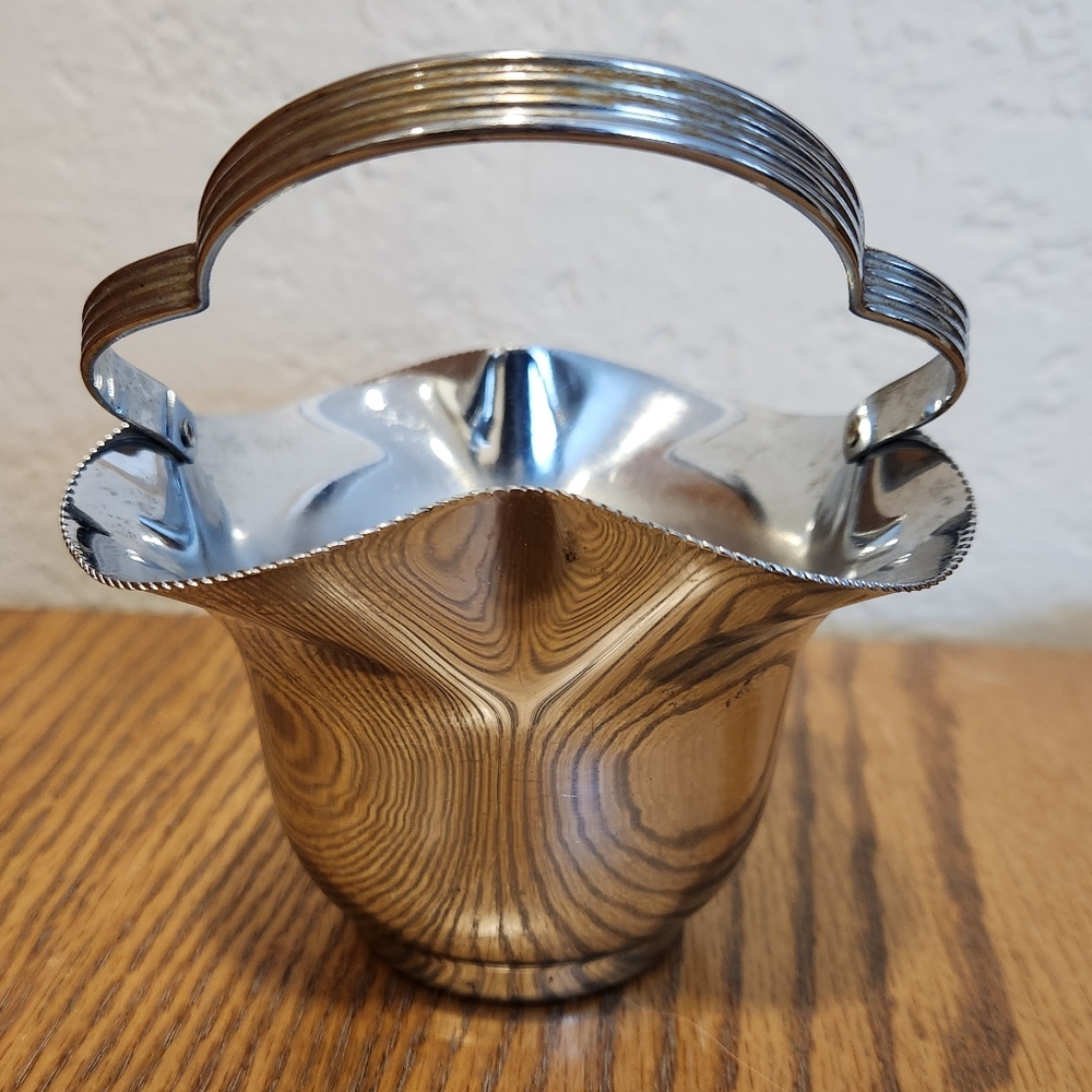 VINTAGE METAL FARBERWARE BASKET WITH HINGED HANDLE